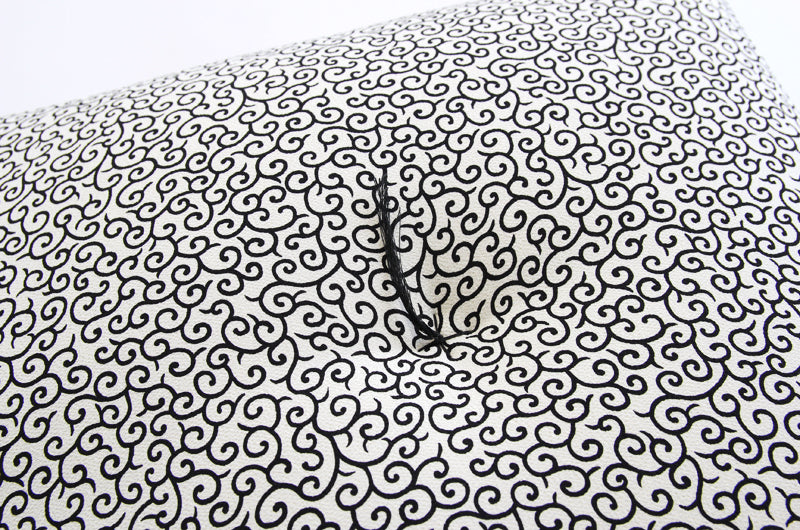 【座布団】唐草文様 ちりめん生地(銘仙判 / 全4色)