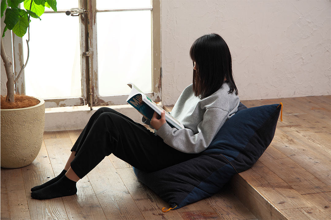 【座布団】　江戸座布団　デニム生地　羽根入り