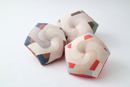 【座布団】フランスデザイナーコラボ Cotton WA（五角形 / 全3色）